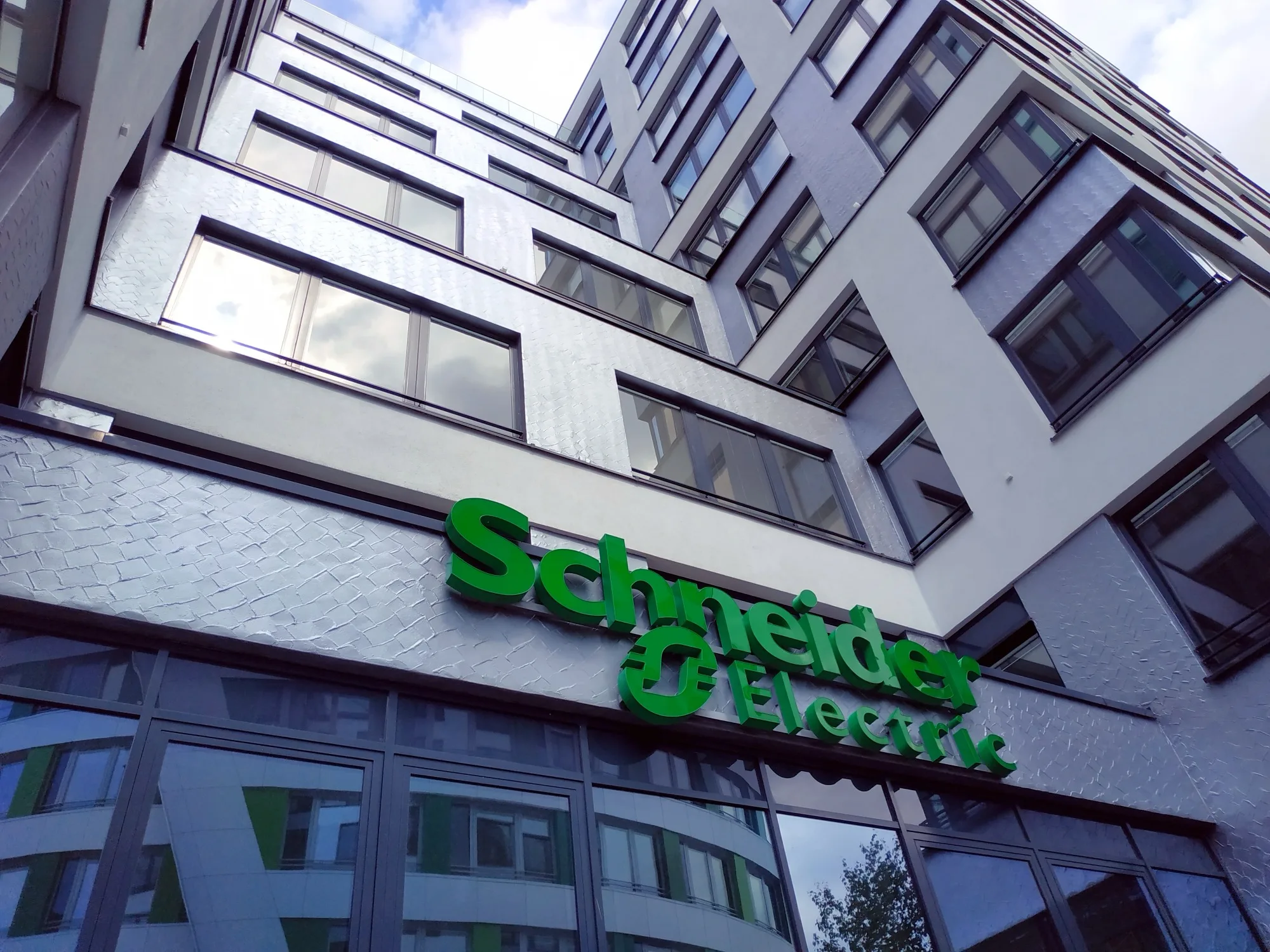 Schneider Electric’s $22.6 Billion PTC Bid: PTC Up 33.5%,…